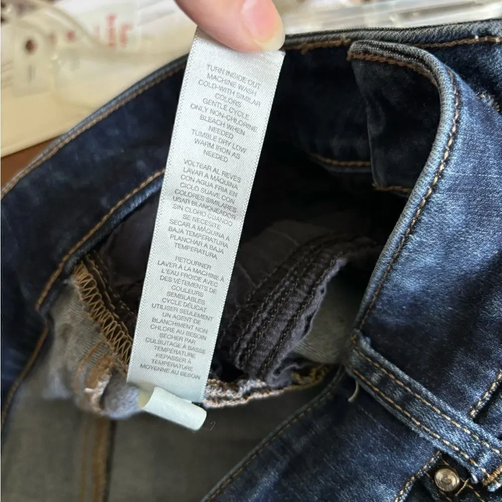 Chico's Perfect Stretch Dark Wash Denim Capri Jeans Size 0.5 23